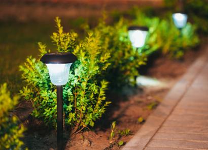 Как организовать уличное освещение на даче или в загородном доме?